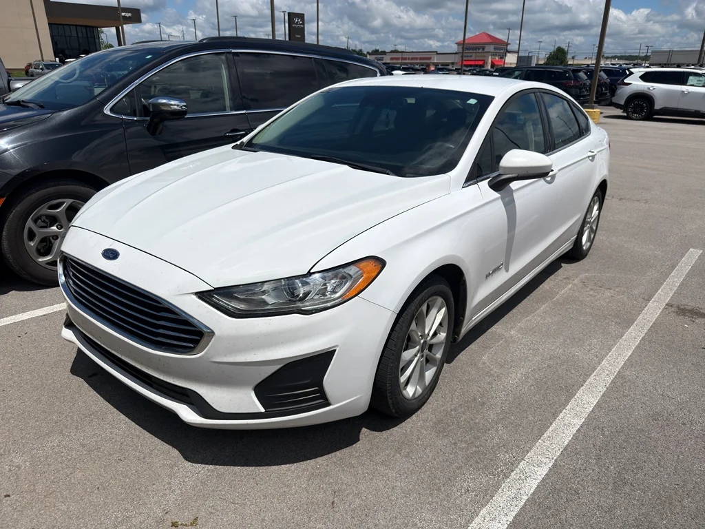 Used 2019 Oxford White Ford SE image 1