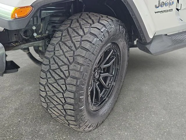 Certified Used 2020 Bright White Clearcoat Jeep Unlimited Sahara image 28