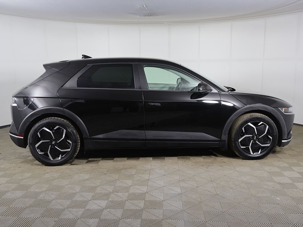 Used 2023 Black Hyundai SE image 14