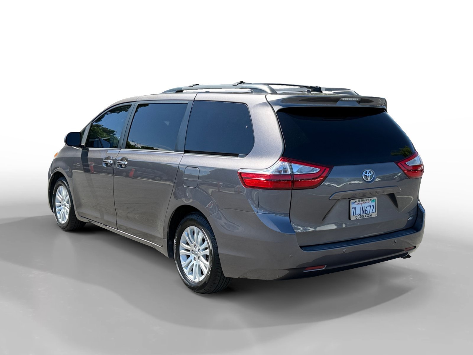 Used 2015 Predawn Gray Mica Toyota XLE image 3