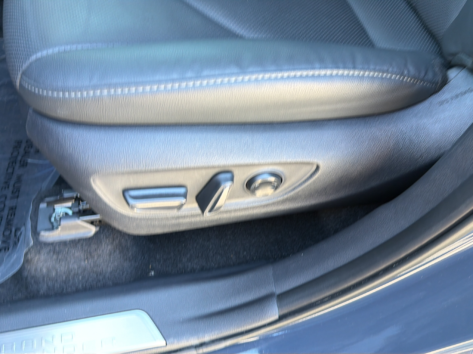 Used 2025 Cloud Toyota Limited image 31