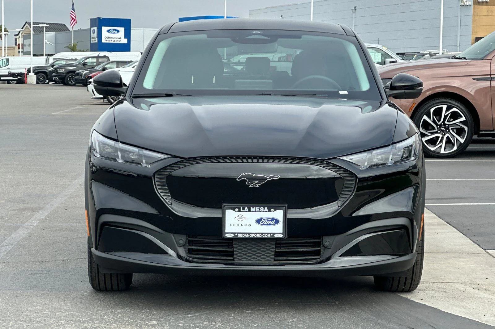 New 2026 Shadow Black Ford Select image 8