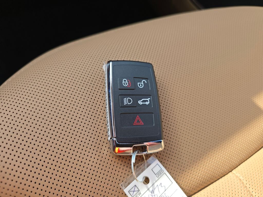 New 2026  Land Rover SE image 40