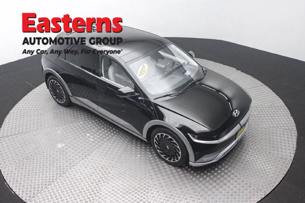 Used 2023 Black Hyundai Limited image 4