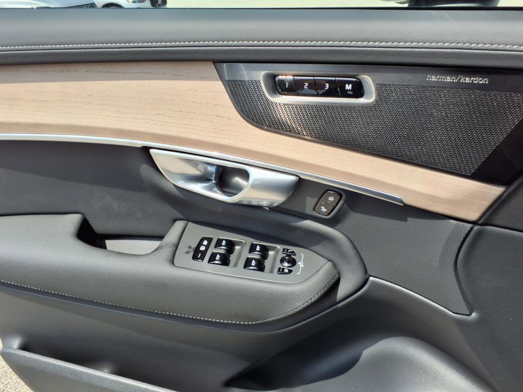 Used 2026 Vapour Grey Metallic Volvo Plus image 16