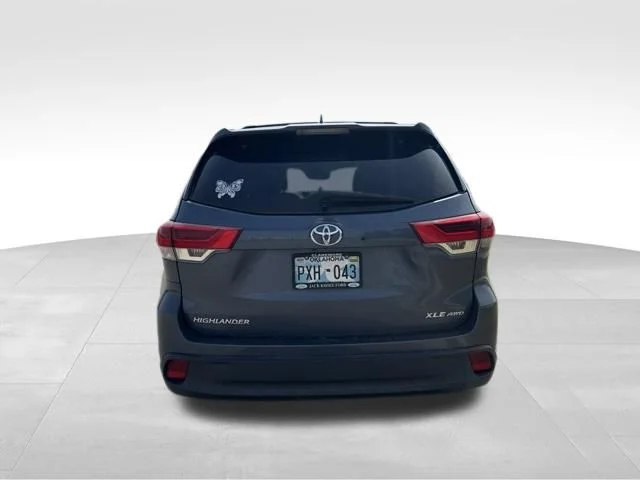 Used 2018 Blue Toyota XLE image 4