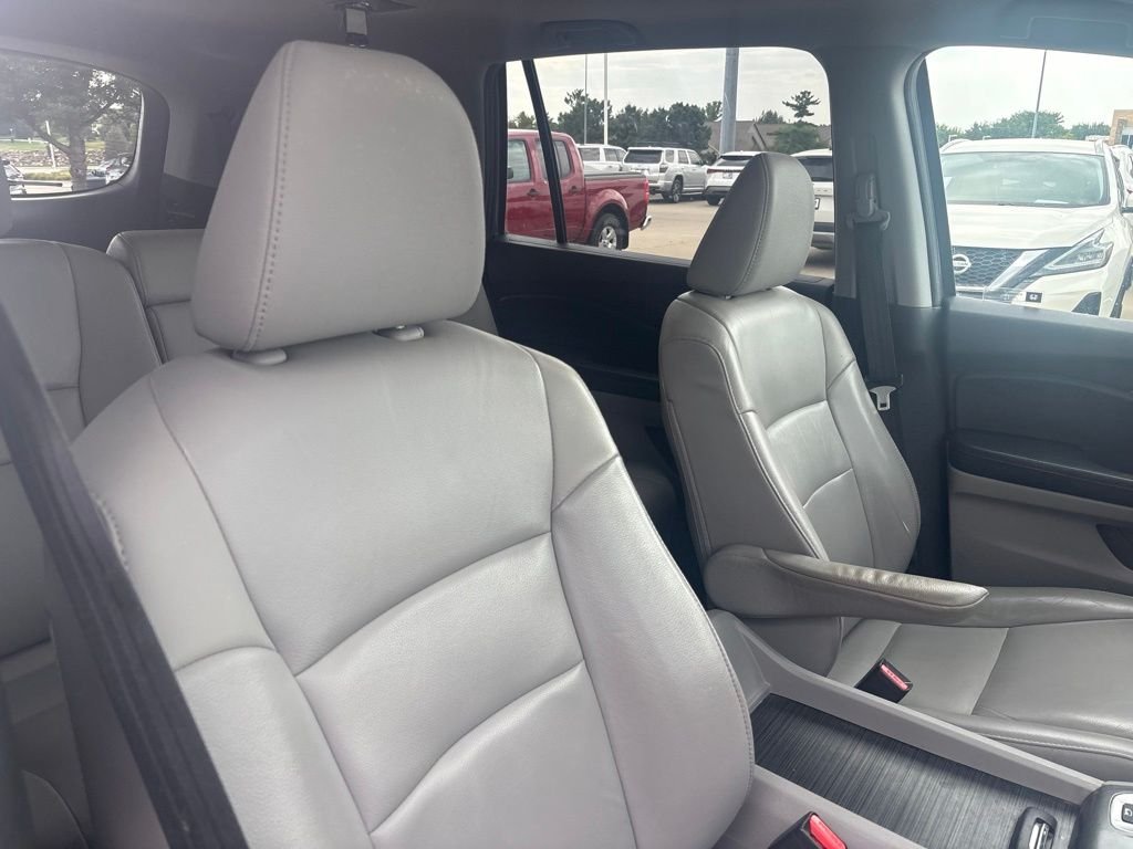 Used 2016 Gray Honda EX-L image 27