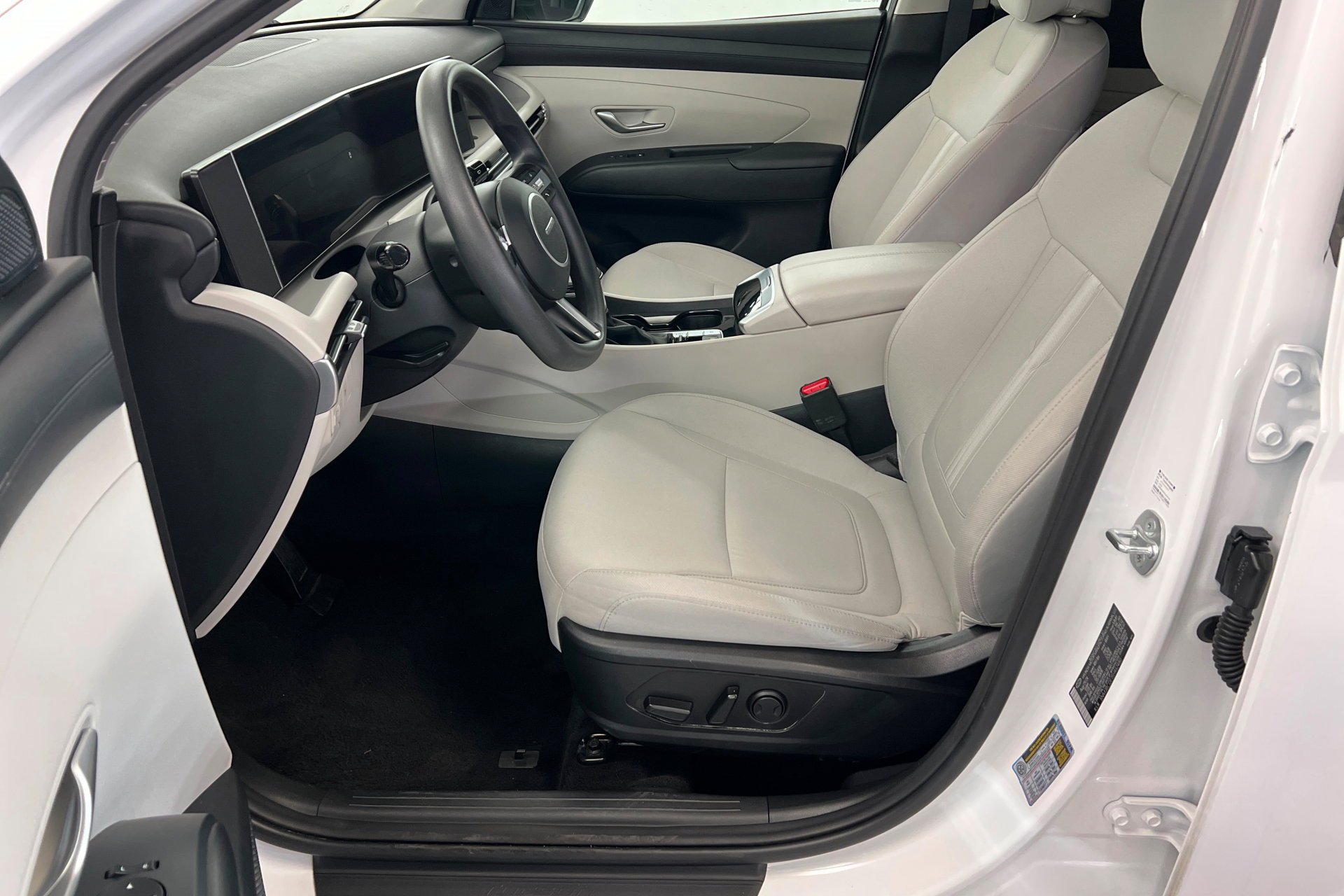 Used 2025 Serenity White Pearl Hyundai SEL image 18