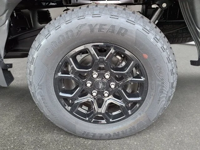 New 2026 Carbonized Gray Metallic Ford XLT image 6