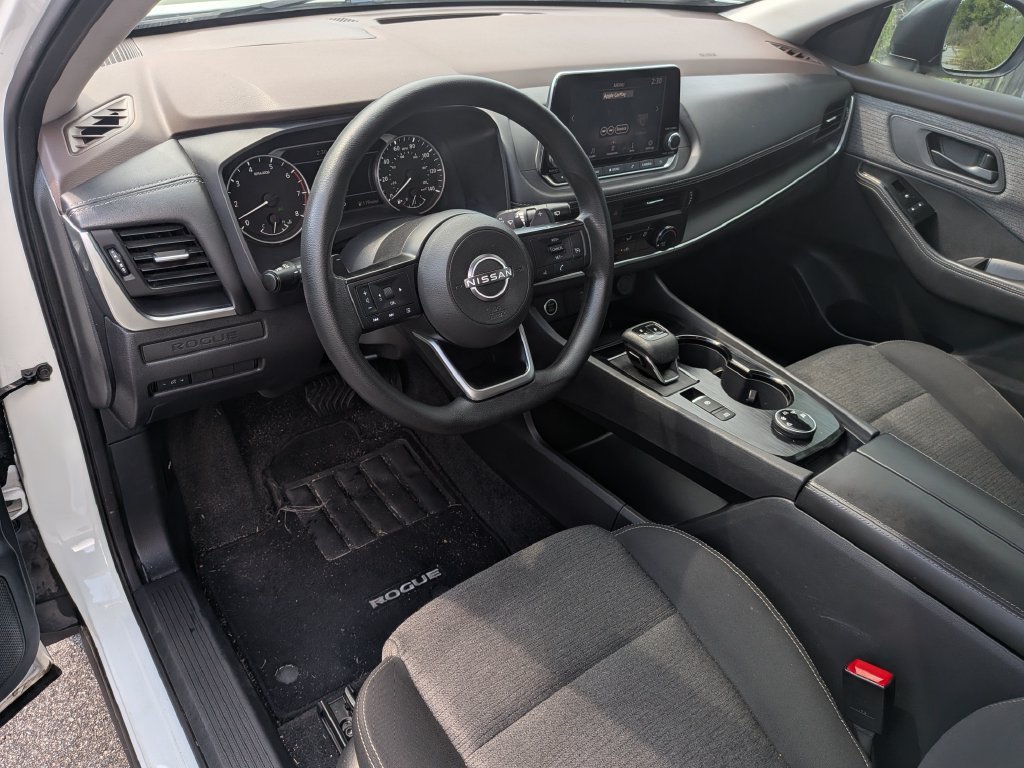 Used 2022 White Nissan S image 11