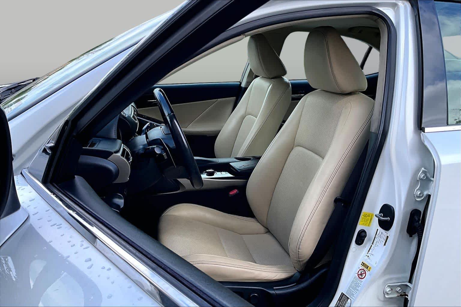 Used 2014 Starfire Pearl Lexus  image 9