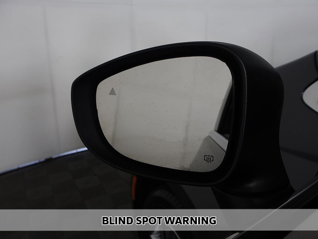 Used 2023 Gray Chrysler Touring L image 4