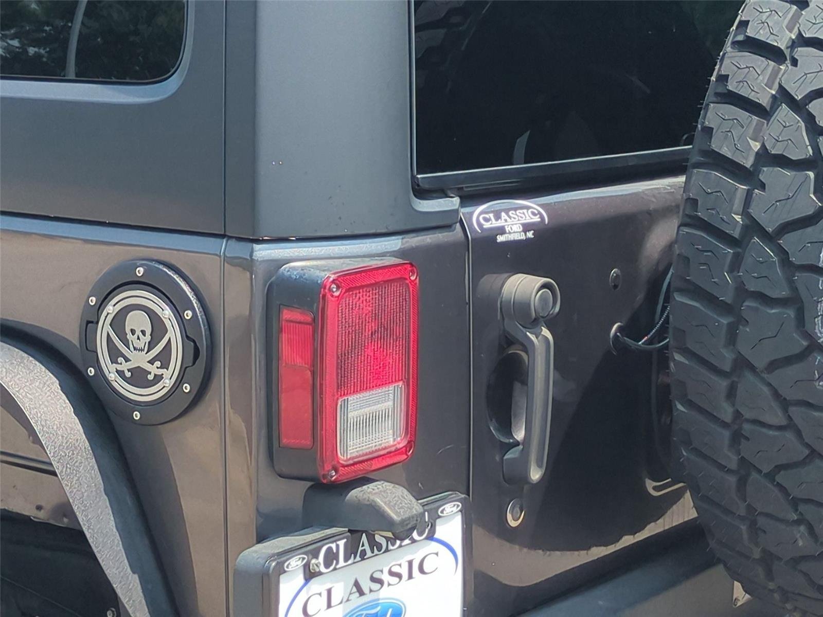 Used 2017 Granite Crystal Metallic Clearcoat Jeep Rubicon image 12