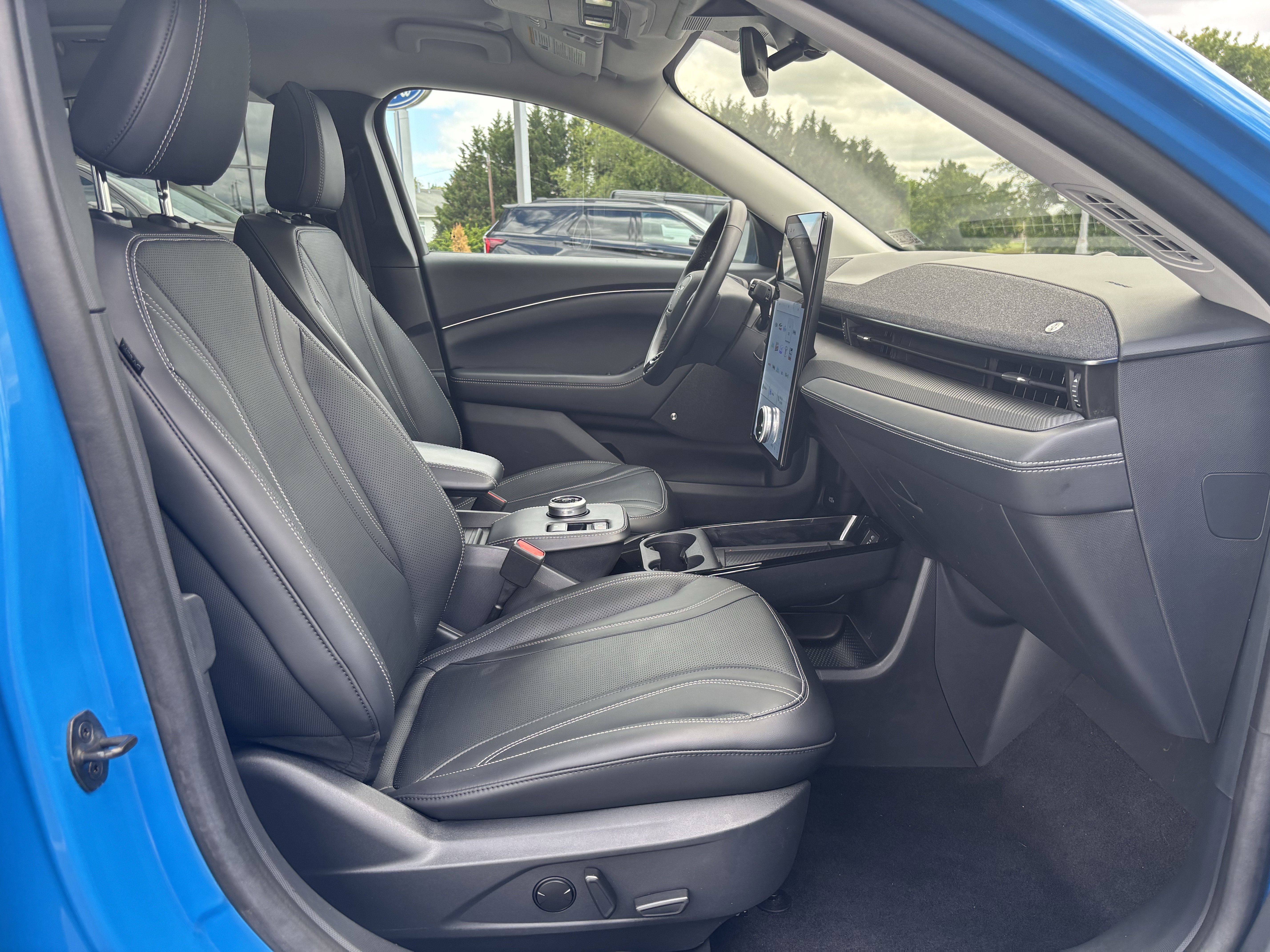 Used 2023 Blue Ford Premium image 34