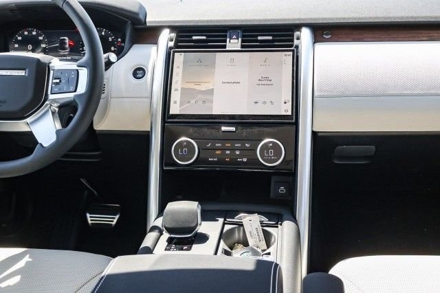 Used 2025 Gray Land Rover Dynamic SE image 17