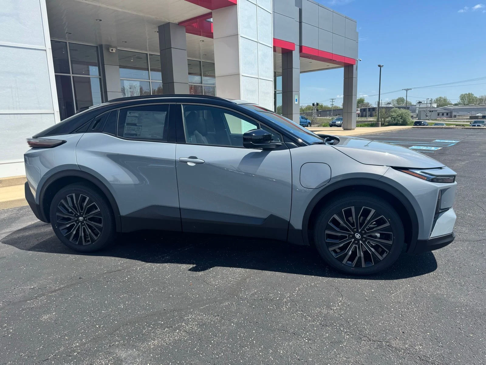 New 2026 Cement with Midnight Black Metallic roof <sup>1</sup> Toyota  XSE image 2
