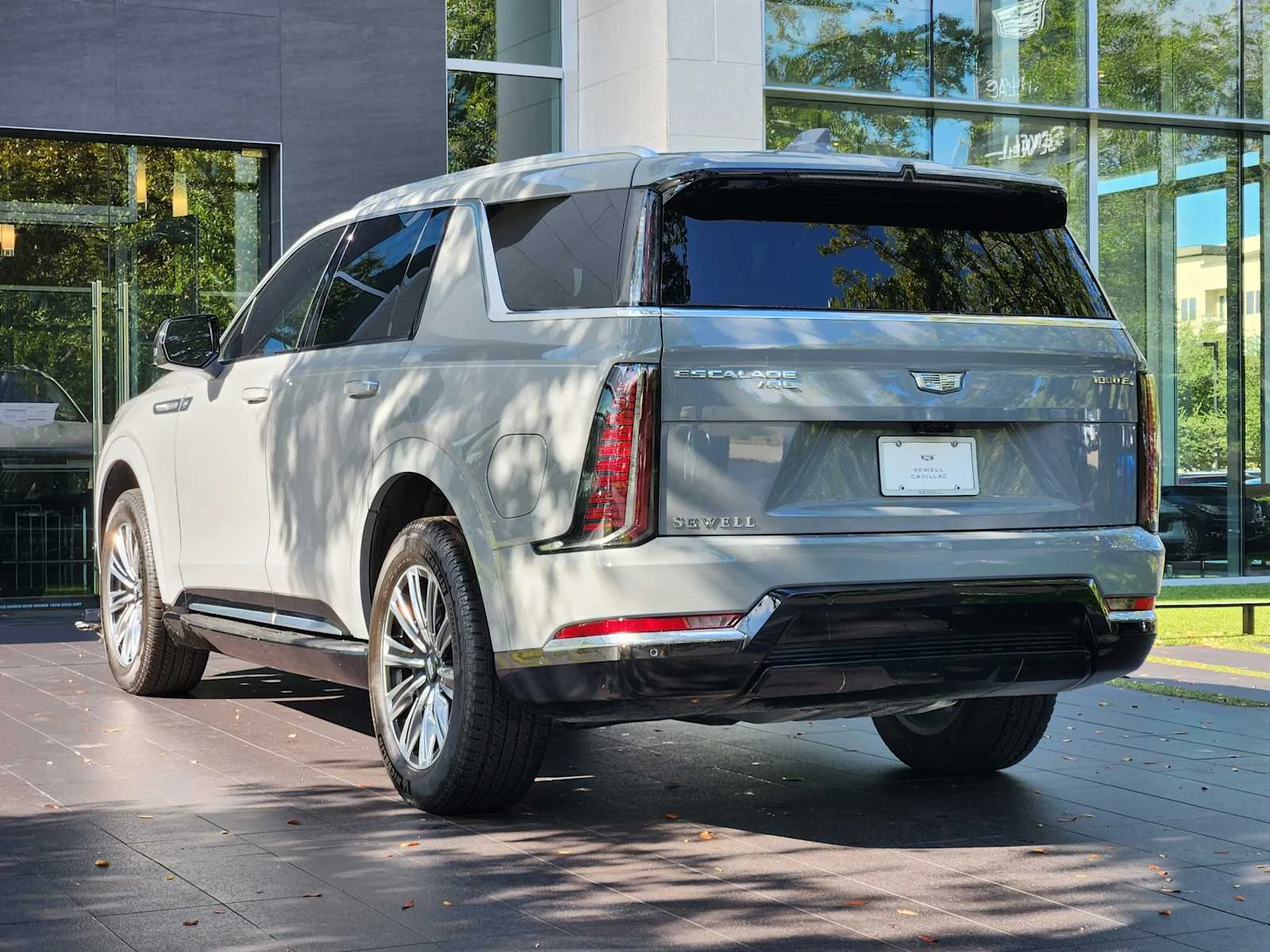 New 2026 Luna Metallic Cadillac Luxury image 3