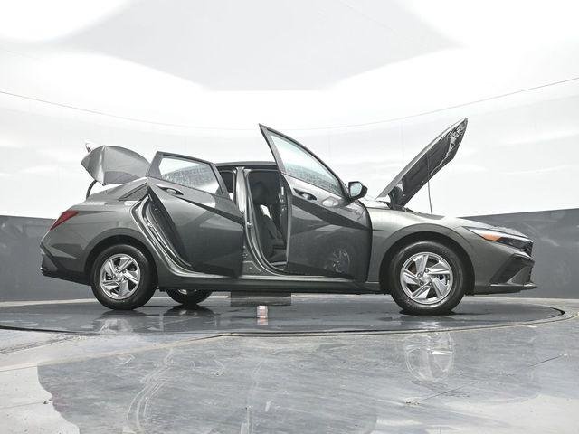 New 2026 Gray Hyundai SE image 31