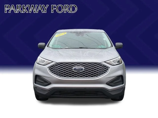 Used 2024 Silver Ford SE image 8