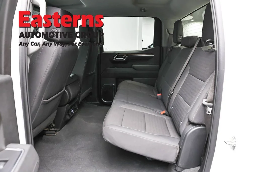 Used 2025 White Chevrolet LT image 22