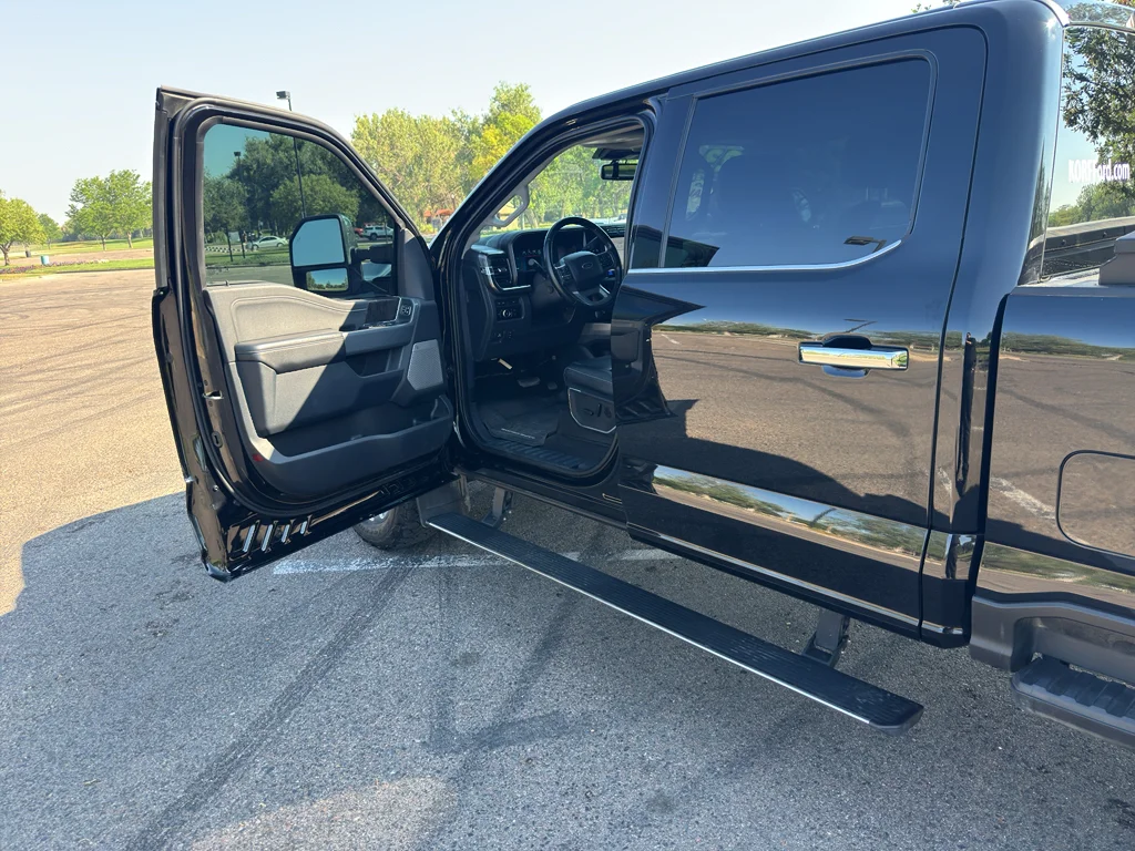 Used 2023 Agate Black Metallic Ford LARIAT image 34