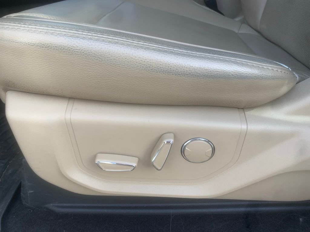 Used 2017 White Ford Lariat image 12