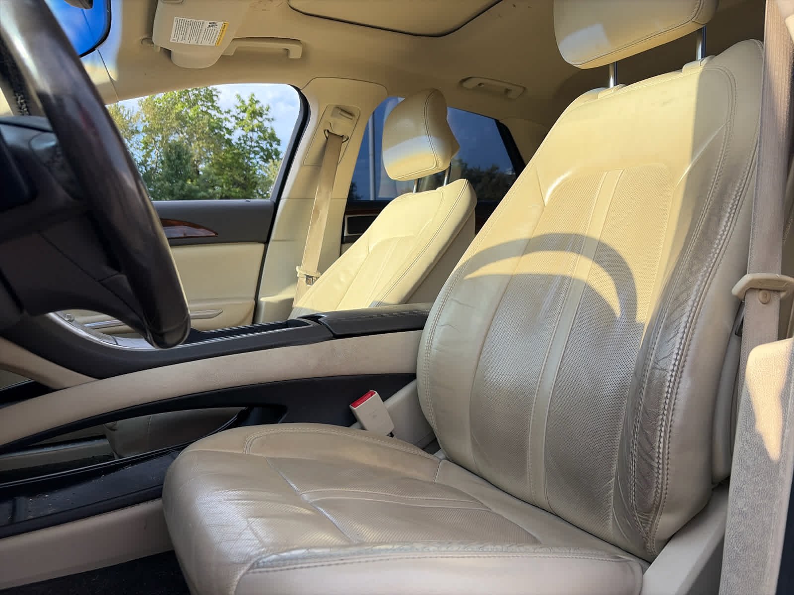 Used 2015 White Platinum Metallic Tri-Coat Lincoln  image 5