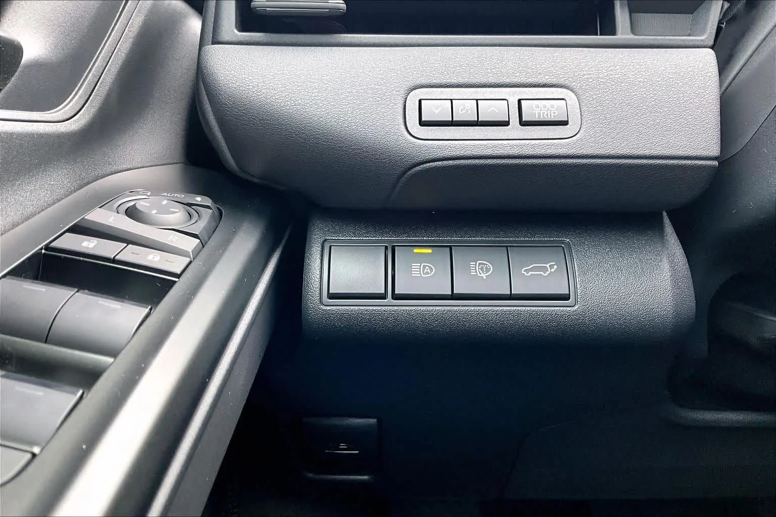New 2026 Wind Chill Pearl Toyota XLE image 21