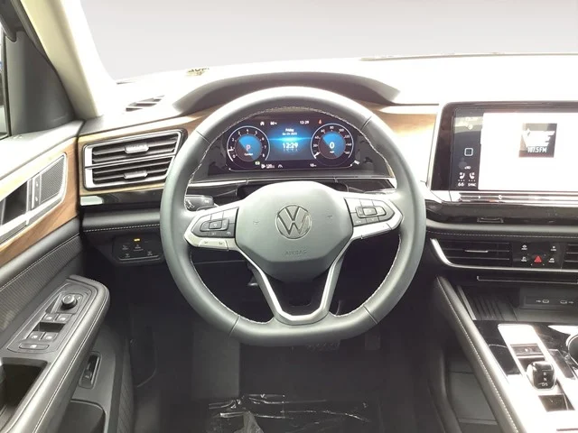 2025 Volkswagen Atlas SE w/Tech - Photo 14