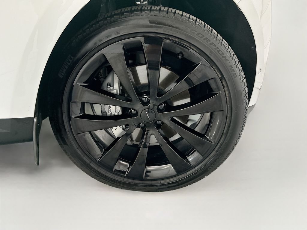 Used 2026 Fuji White Land Rover SE image 31