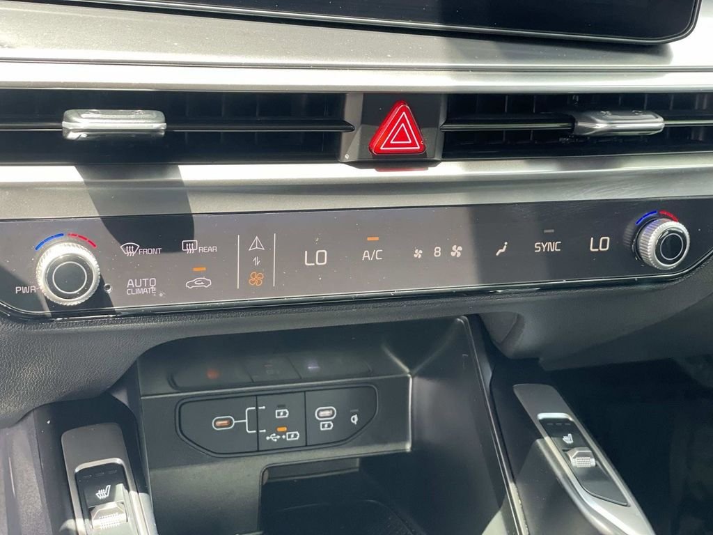 2025 Kia Sorento S - Photo 16