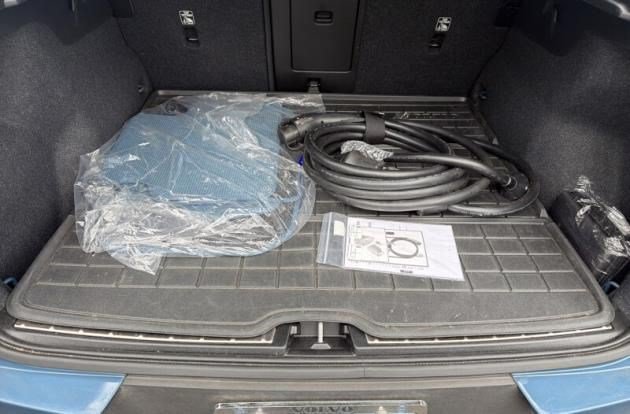 Certified Used 2023 Blue Metallic Volvo Plus image 5