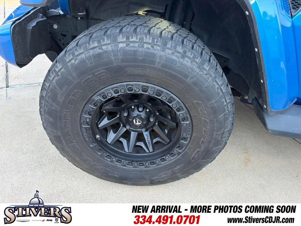 Used 2022 Blue Jeep Overland image 7
