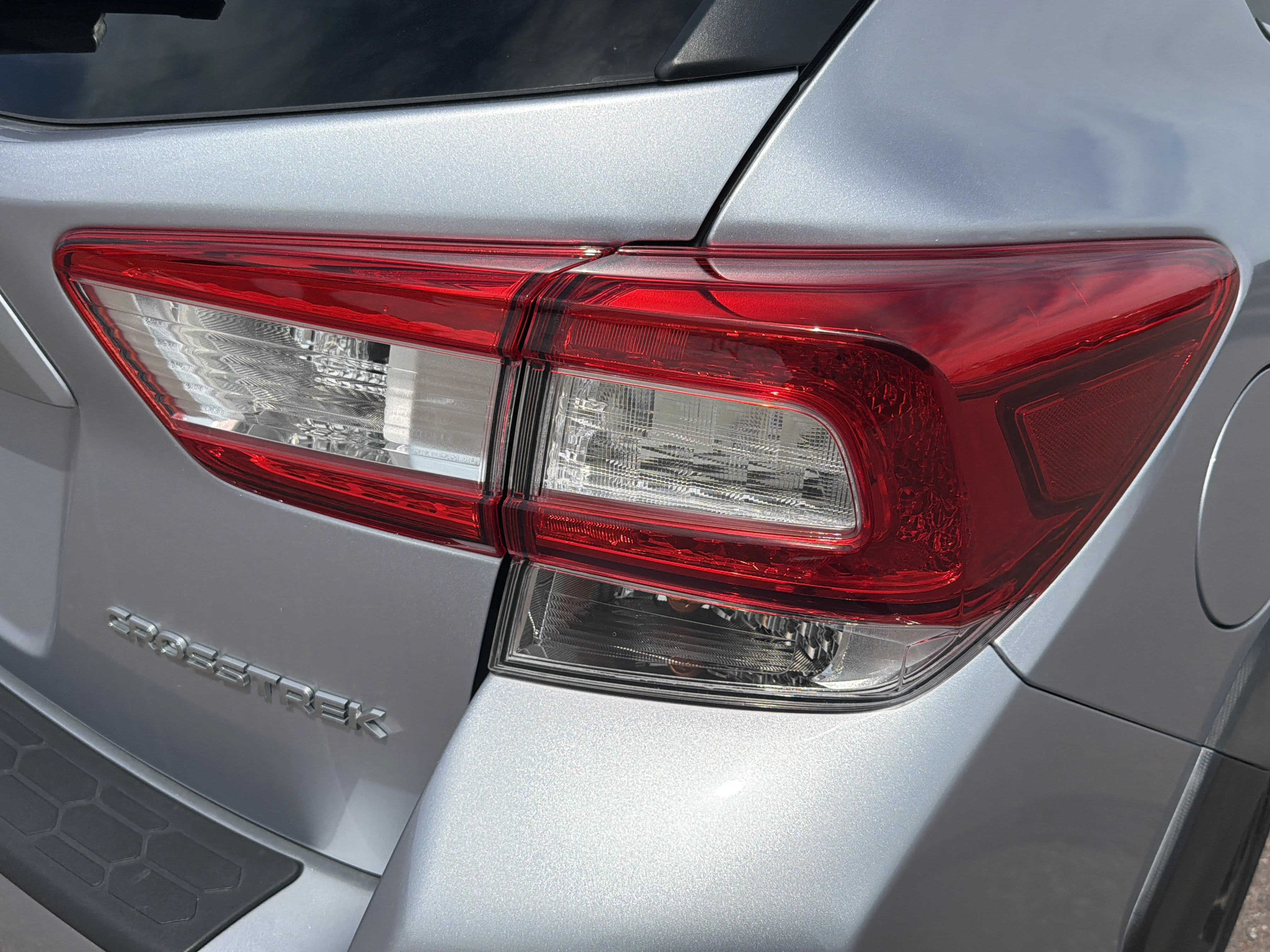 Used 2019 Ice Silver Metallic Subaru Limited image 17
