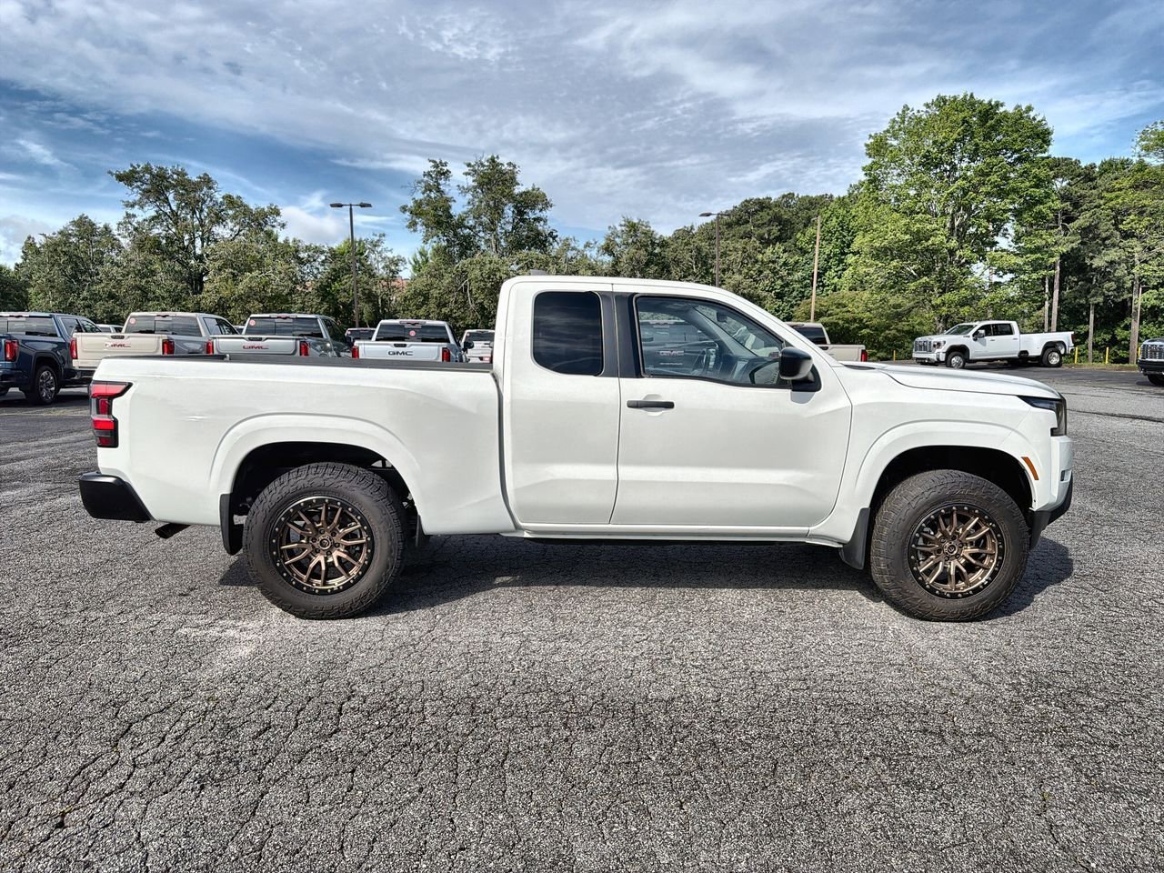 Used 2022 White Nissan King Cab S 4x2 image 9