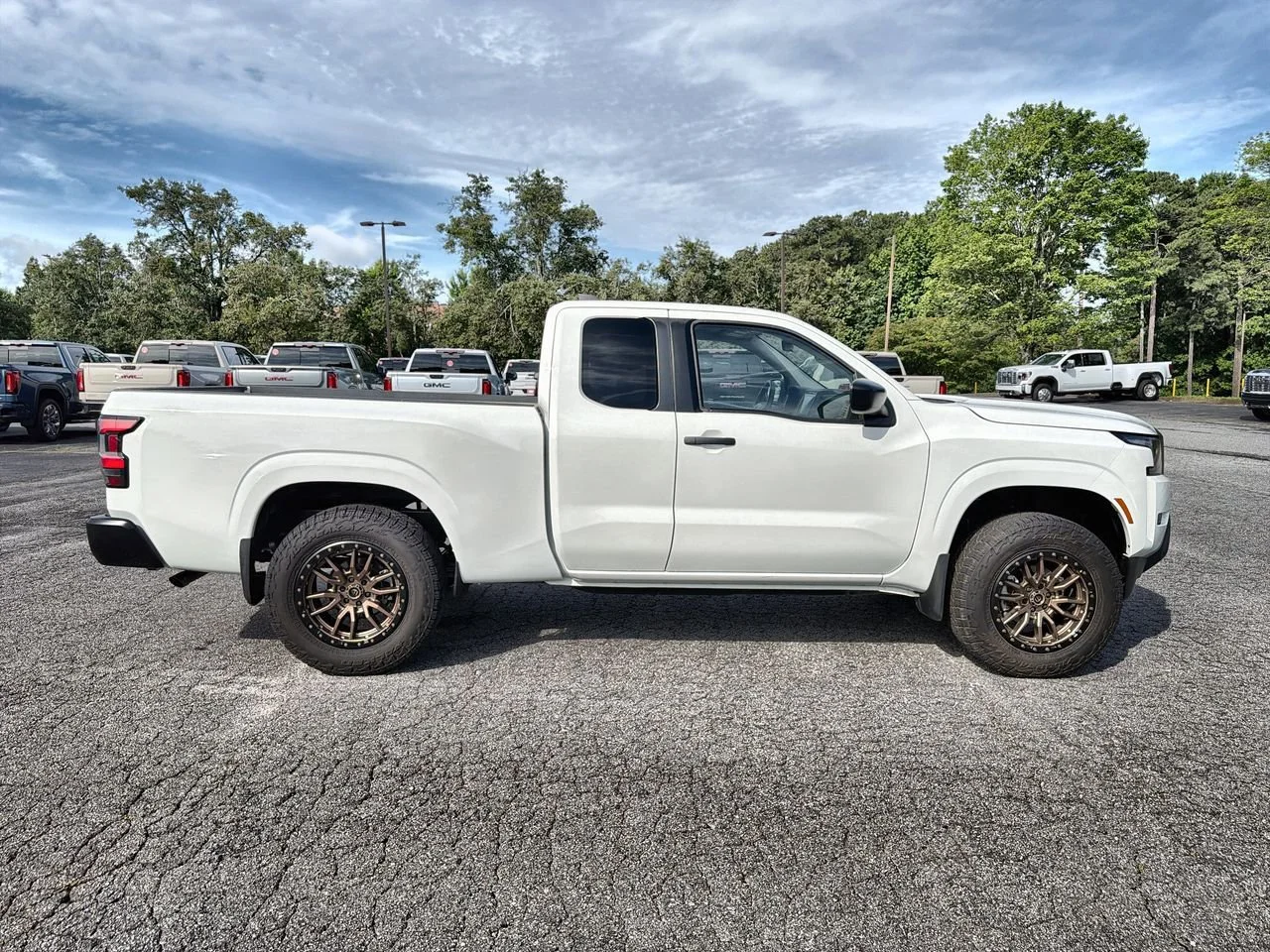 Used 2022 White Nissan King Cab S 4x2 image 9