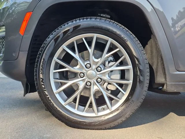Used 2025 Gray Jeep Summit image 19