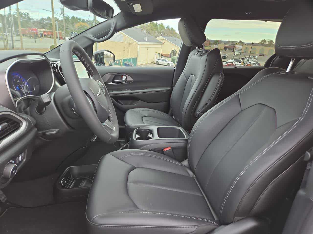 2026 Chrysler Pacifica Select - Photo 12