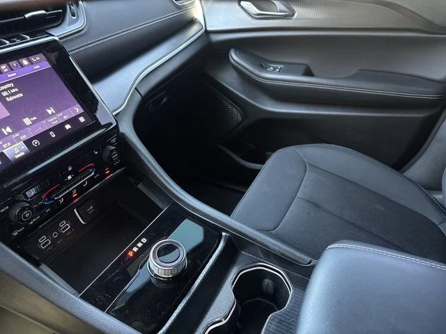 Used 2025 Silver Jeep Laredo X image 22