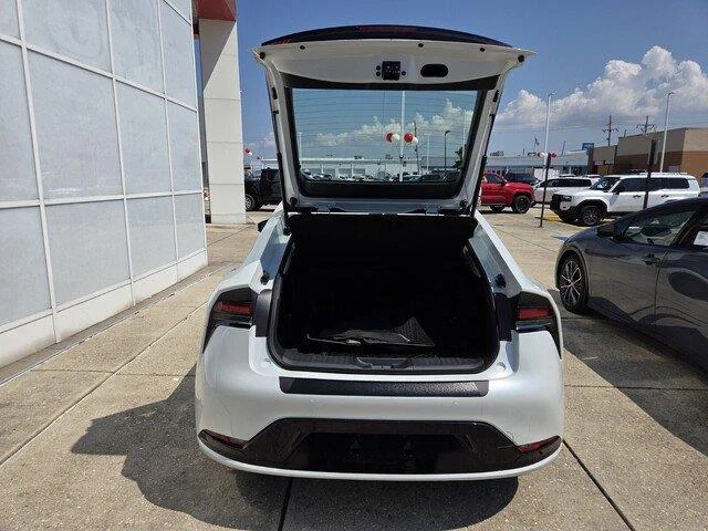 New 2027 Wind Chill Pearl Toyota XLE image 25