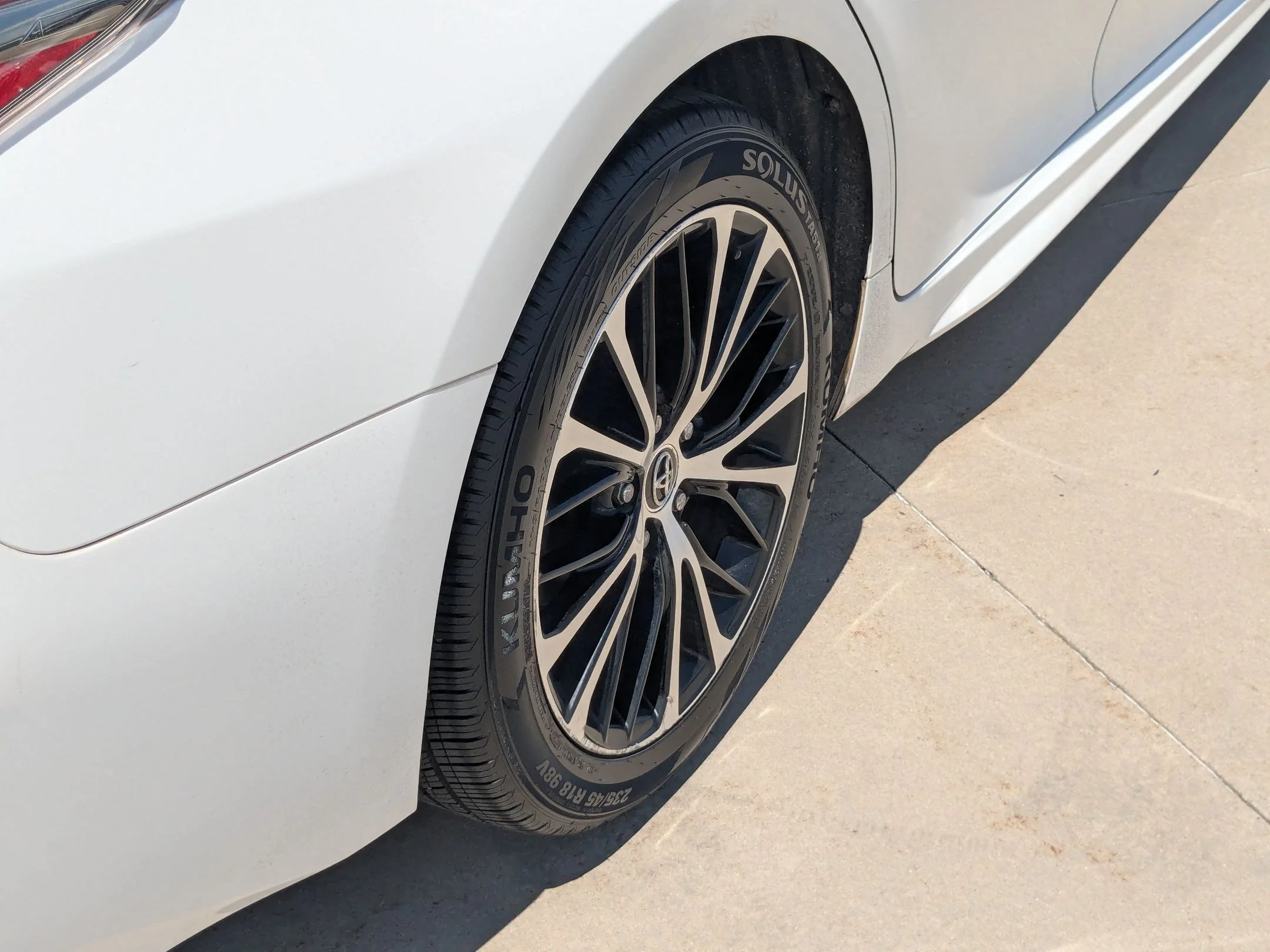 Used 2018 Super White Toyota SE image 12
