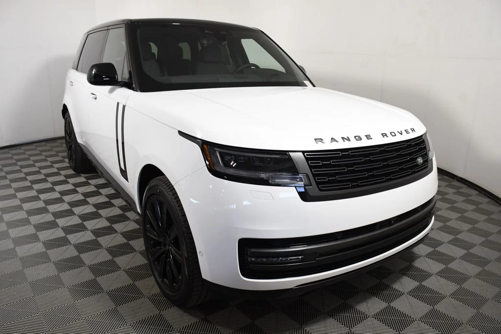 New 2026 Fuji White Land Rover SE image 9
