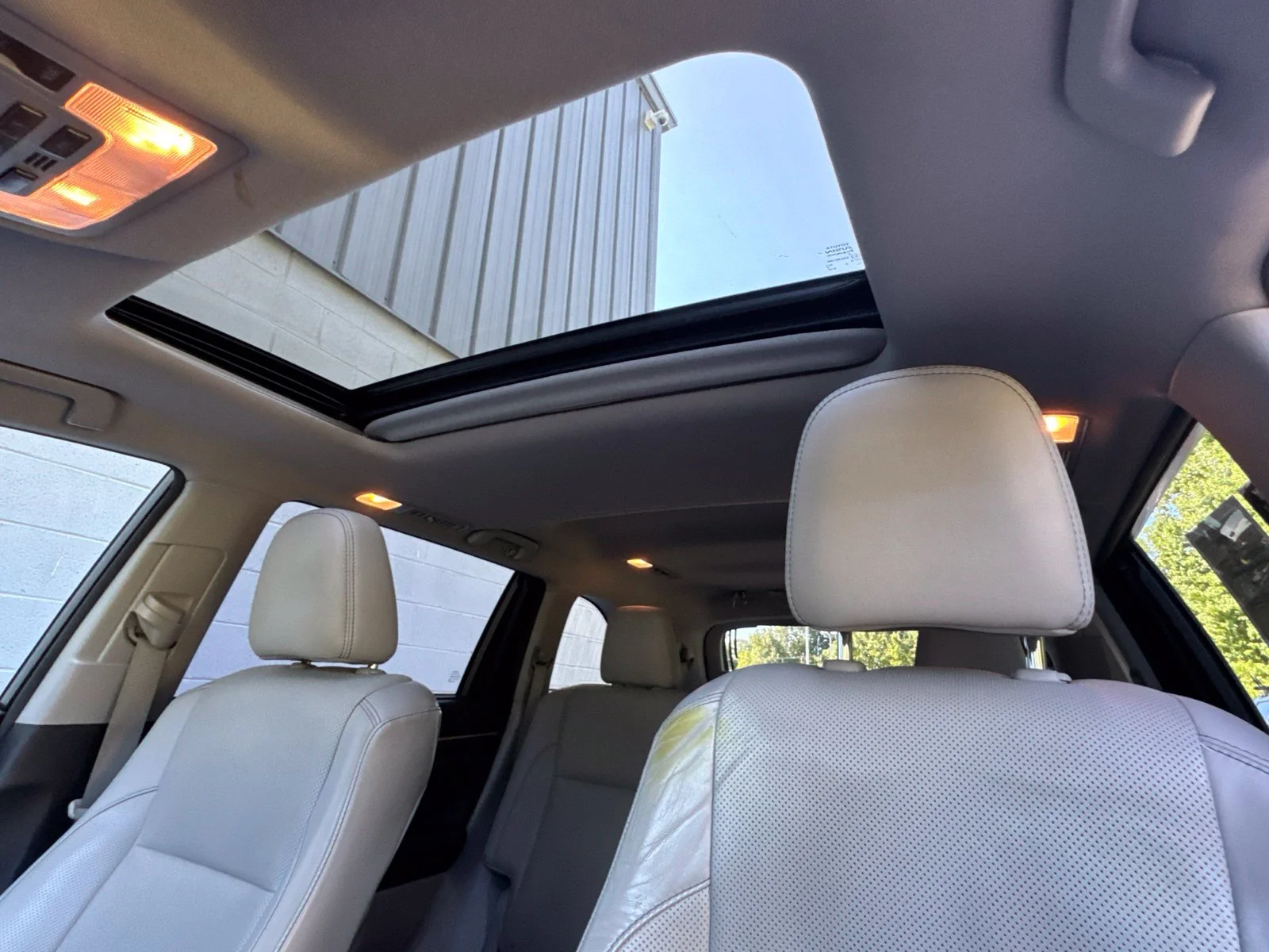 Used 2015 Blizzard Pearl Toyota Limited image 11