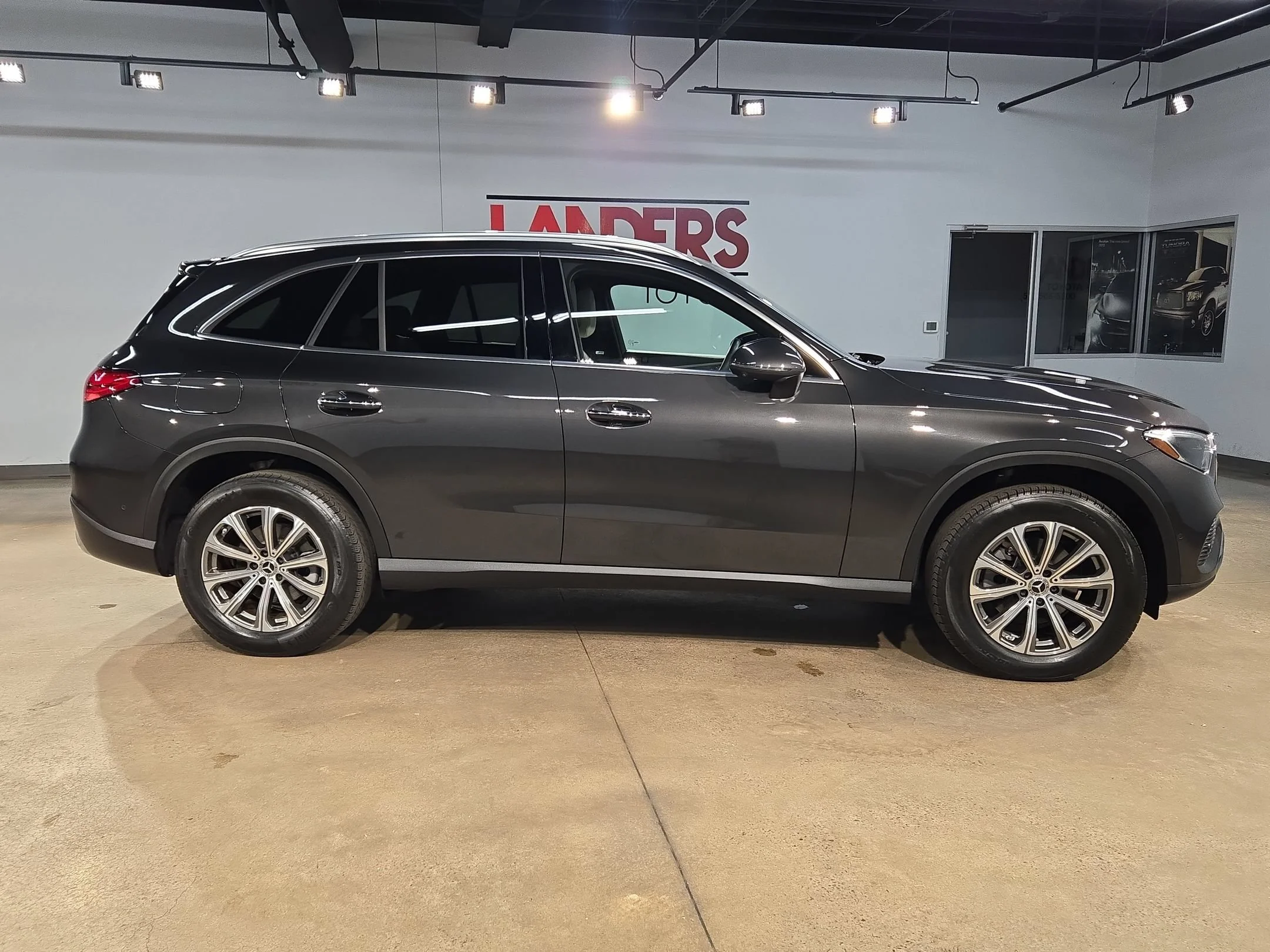Used 2024 Graphite Grey Metallic Mercedes-Benz GLC 300 image 8
