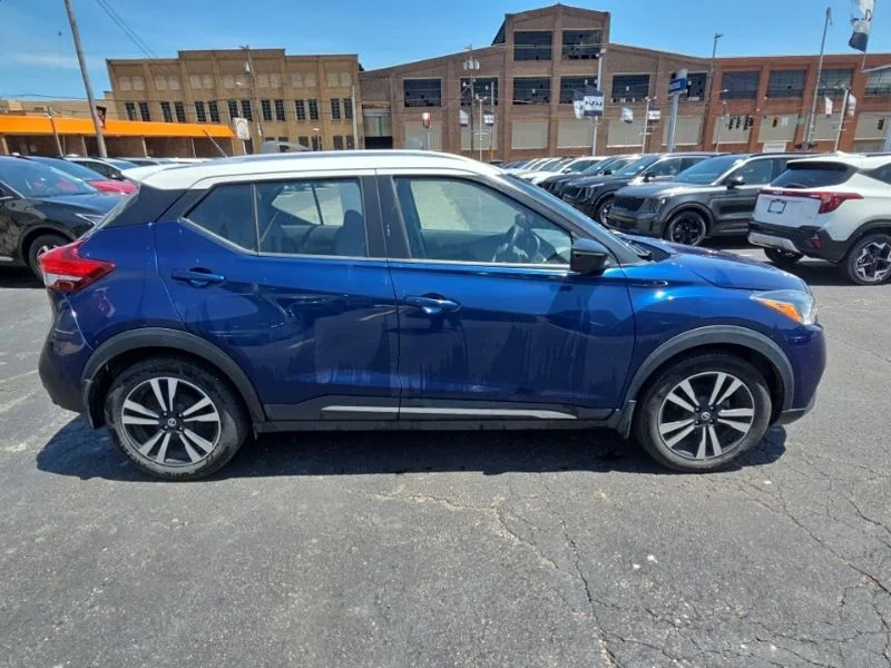 Used 2018 Blue Nissan SR image 8
