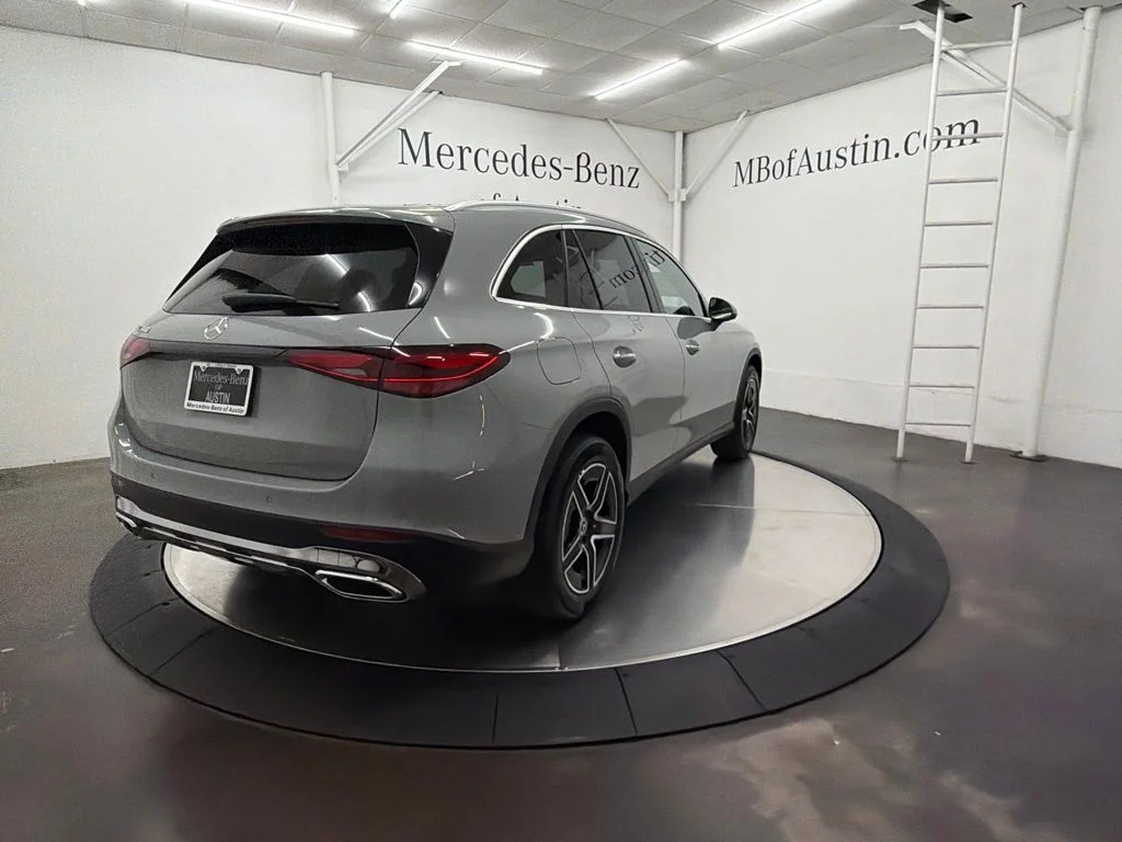 New 2027 White Mercedes-Benz GLC 300 image 7