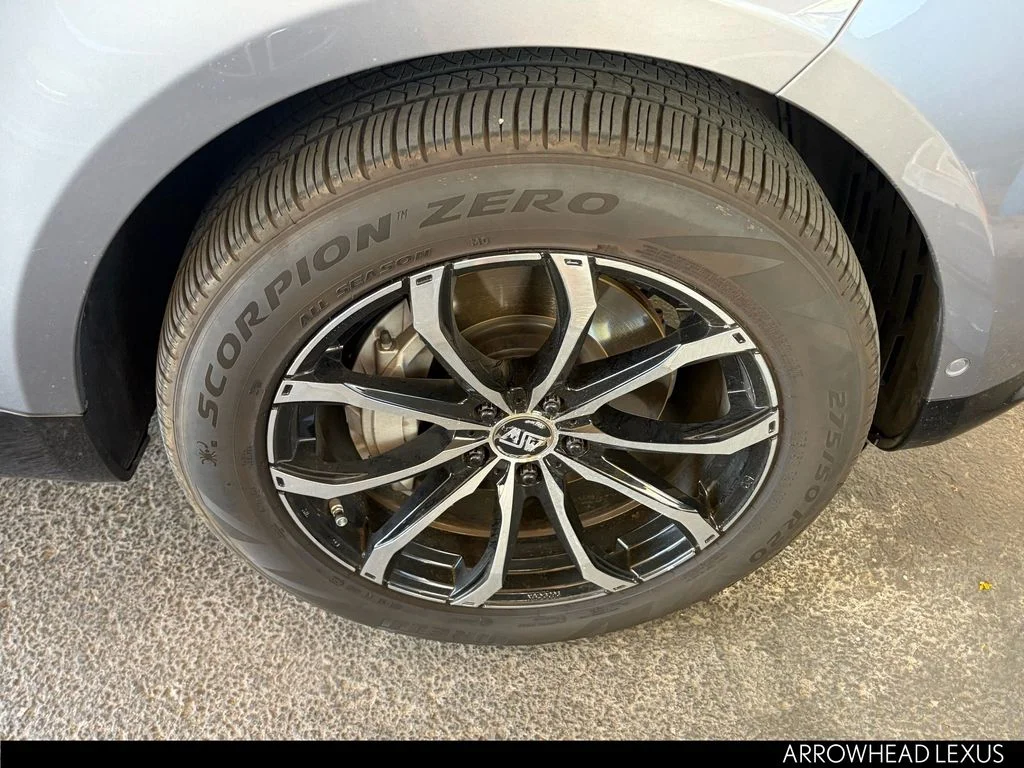 Used 2021 Gray Land Rover HSE Silver Edition image 6