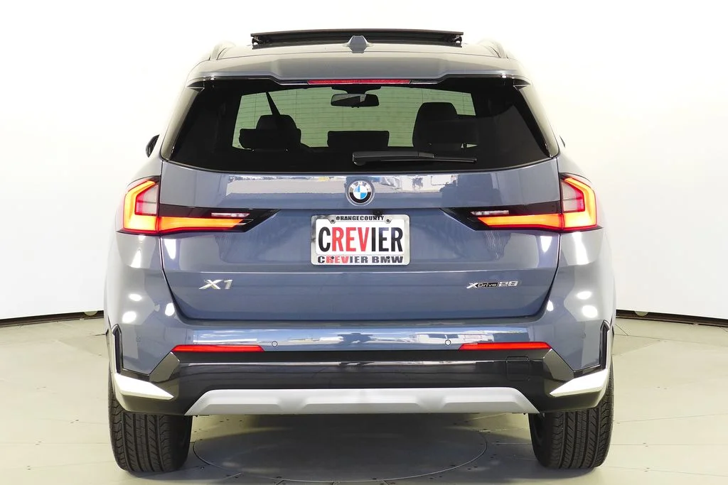 Used 2025  BMW xDrive28i image 8