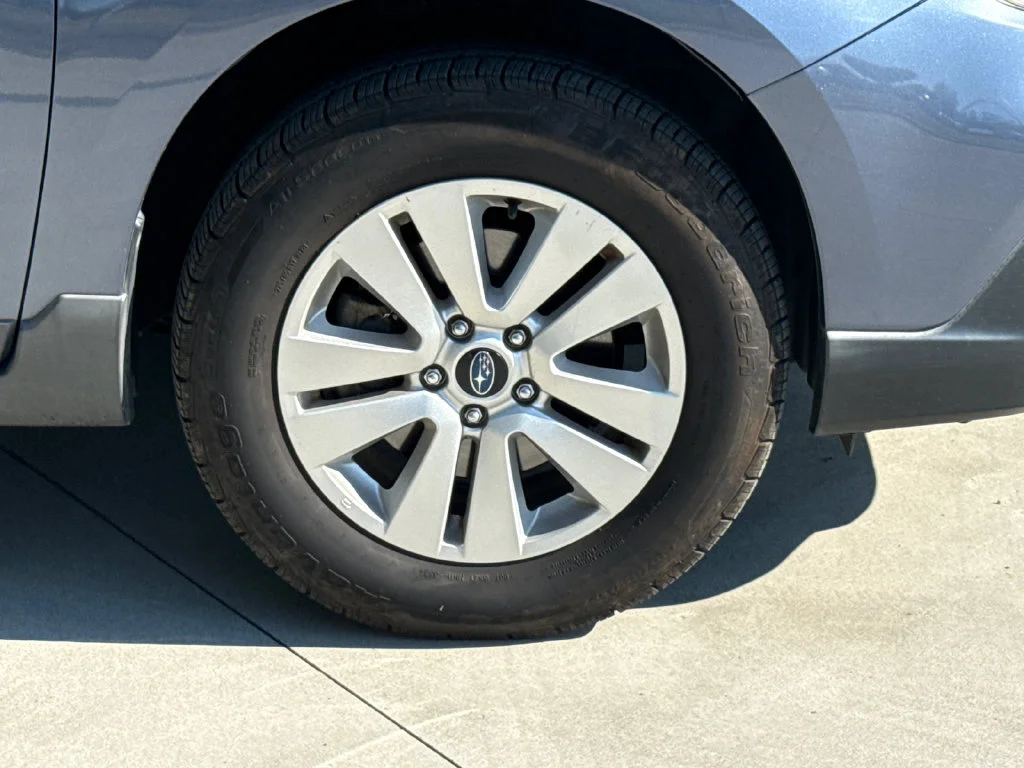 Used 2018 Twilight Blue Metallic Subaru 2.5i Premium image 11