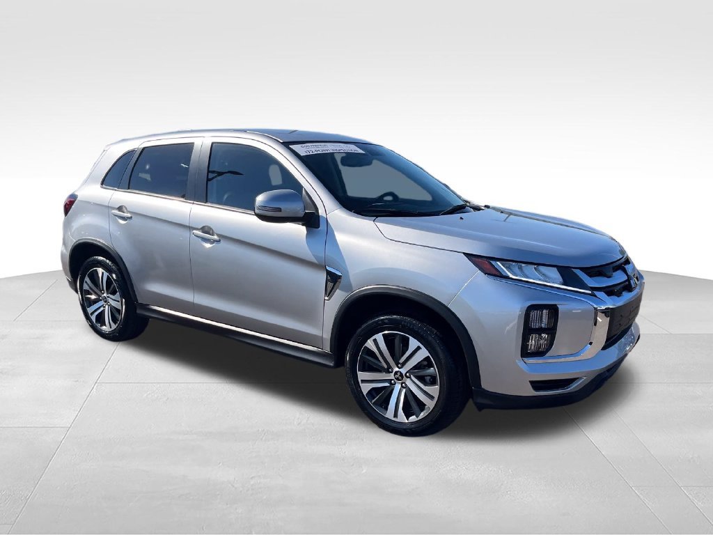 Used 2025 Silver Mitsubishi  image 7